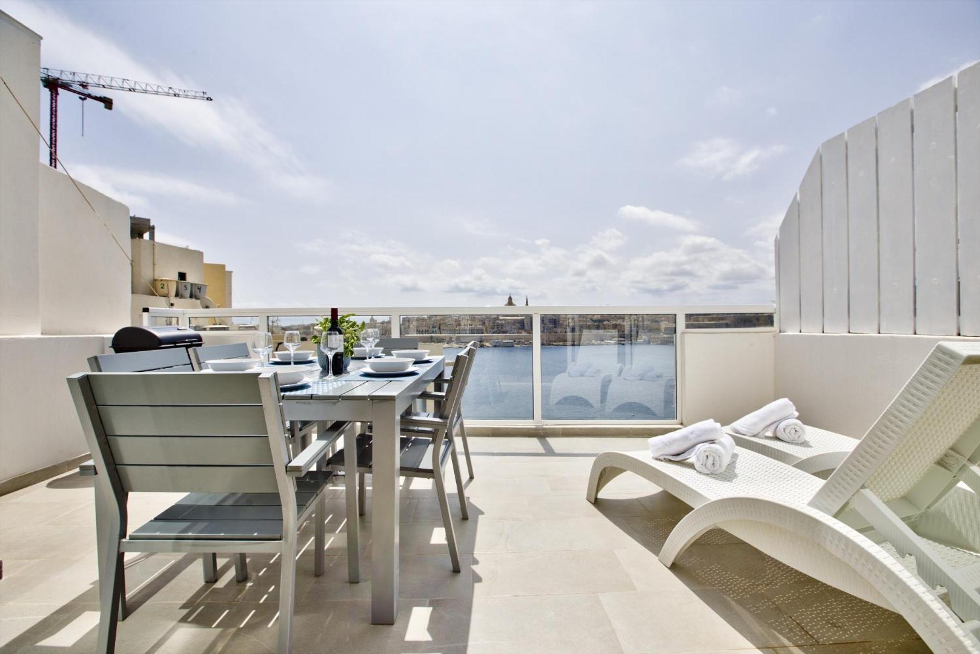Bastions Seaview Apartments And Duplex Penthouse In Sliema By Shortletsmalta Exterior photo