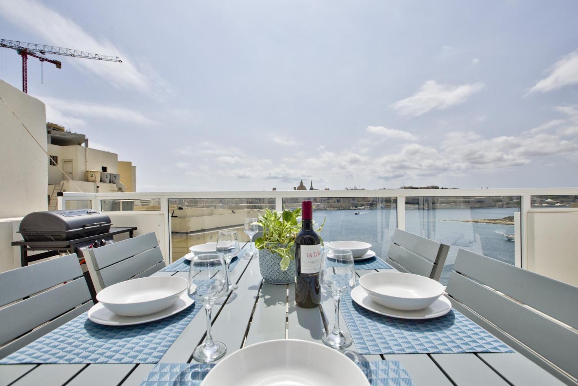 Bastions Seaview Apartments And Duplex Penthouse In Sliema By Shortletsmalta Exterior photo
