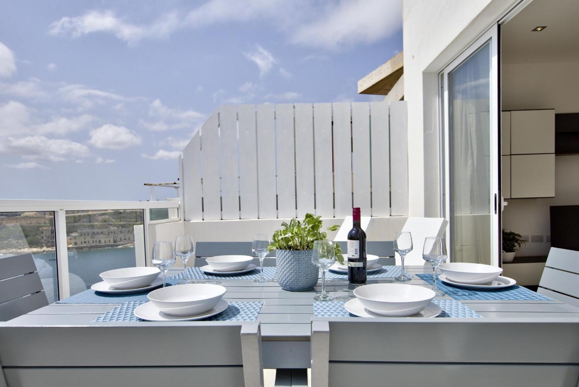 Bastions Seaview Apartments And Duplex Penthouse In Sliema By Shortletsmalta Exterior photo