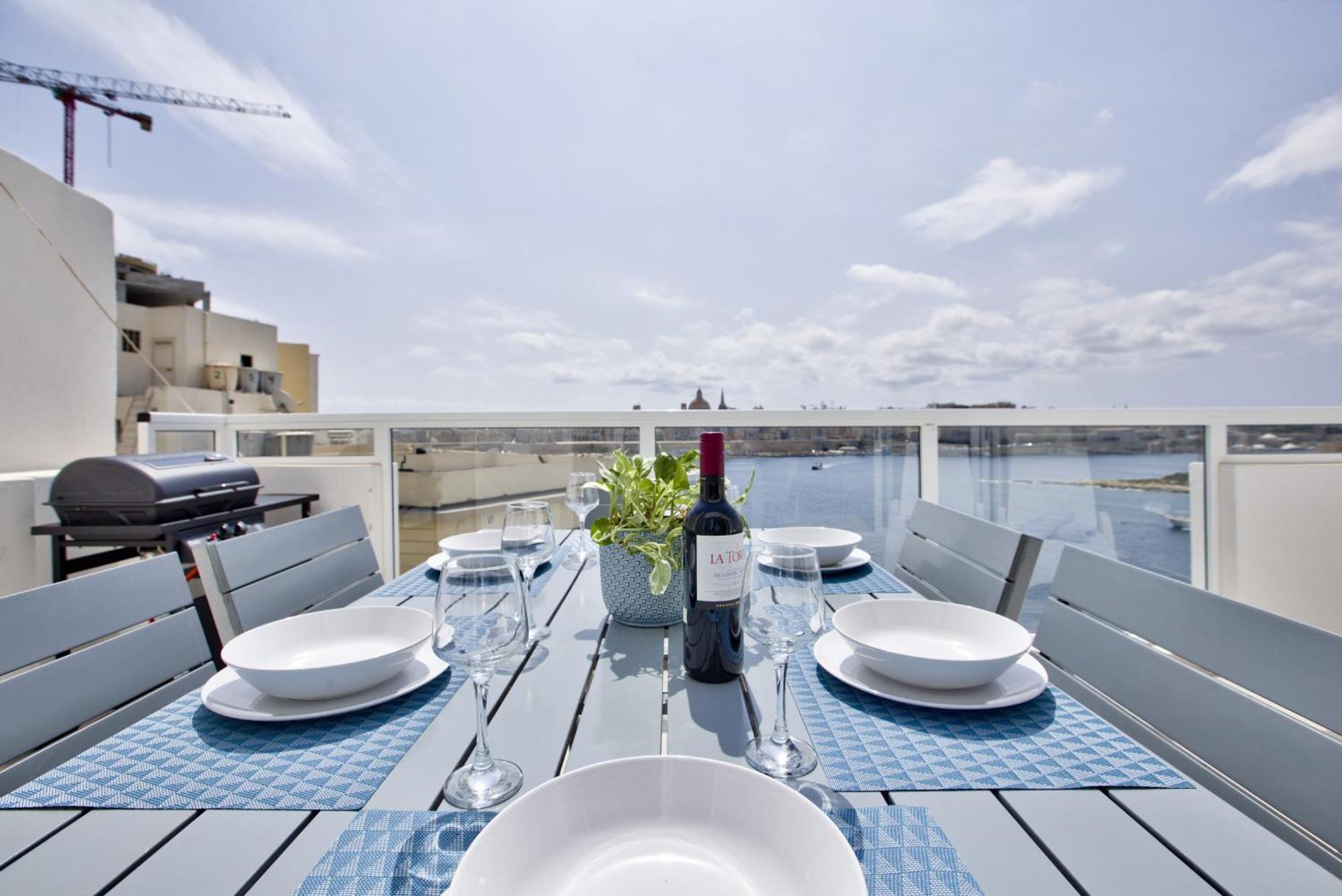 Bastions Seaview Apartments And Duplex Penthouse In Sliema By Shortletsmalta Exterior photo