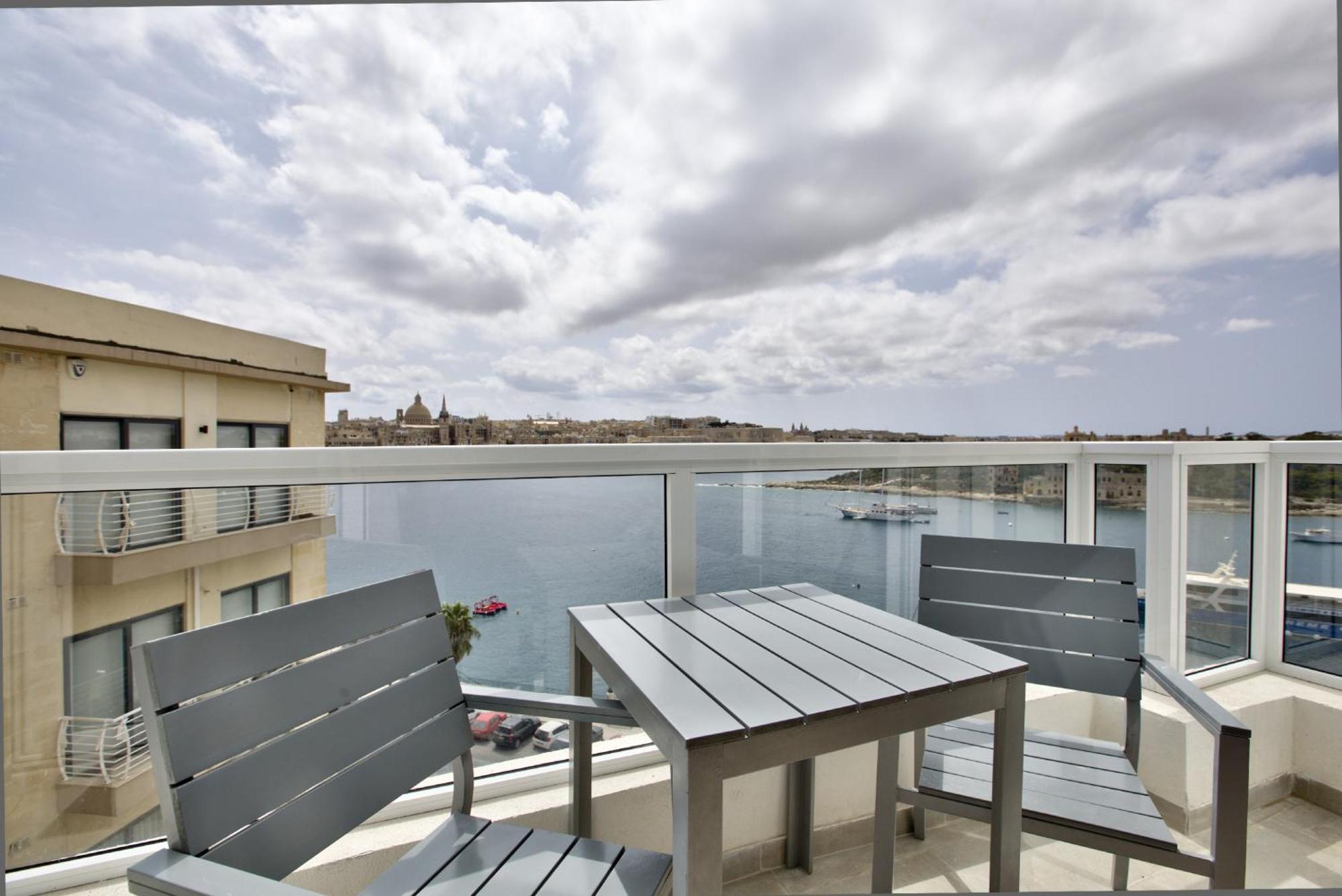 Bastions Seaview Apartments And Duplex Penthouse In Sliema By Shortletsmalta Exterior photo